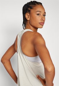 adidas Performance TRAIN ESSENTIALS MINIMAL BRANDING RACERBACK - Top - alumina/white