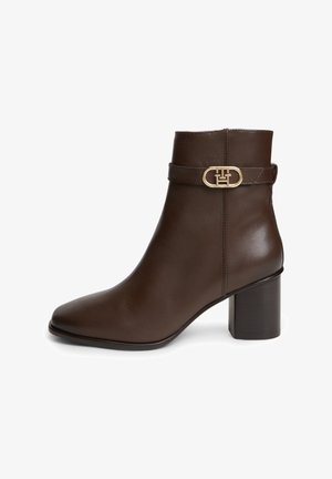 Tommy Hilfiger, Bottines compensées - cocoa