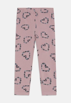 Leggings infantis cor-de-rosa com padrões de corações florais em preto e branco espalhados pelo tecido.