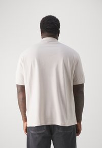 Lyle & Scott PLAIN - Poloshirts - light mist