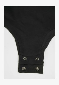 Seleccionado, black