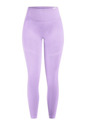 Leggings morados hechos de una tela suave y elástica con una pretina alta. Presentan una textura lisa y un diseño ajustado.