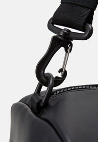 Tommy Hilfiger FOUNDATION DUFFLE - Sac week-end - black