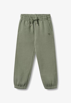 Maslinasto zelene trenirke od mekanog tkanja s elastičnim pojasom i vezicom. Imaju dva bočna džepa i elastične manžete na gležnjevima.