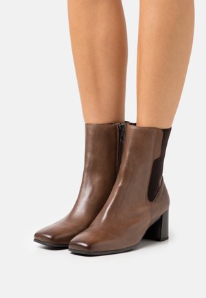 Classic ankle boots - nougat