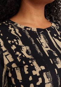 WE Fashion CURVE - Triko s potiskem - black