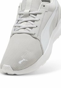 Puma SOFTRIDE COSMIC SNEAKERS - Sportcipő - glacial gray- white