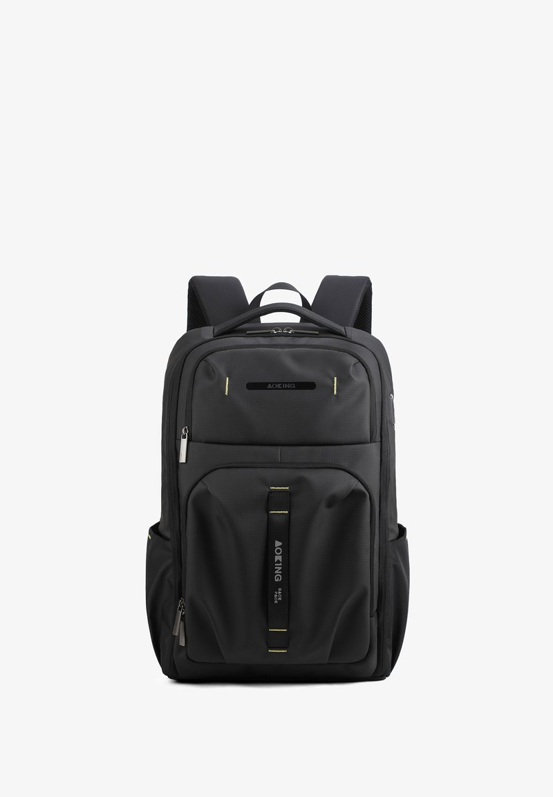 Sac à dos noir en matériau durable, doté d'une poche frontale, de bretelles rembourrées et d'accents jaunes. Texture lisse avec un design structuré.