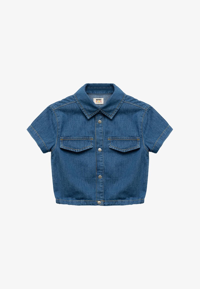 Kortärmad denimjacka i blått, har två fickor fram, knäppning med knapp och krage. Sytt detaljer vid kanterna.