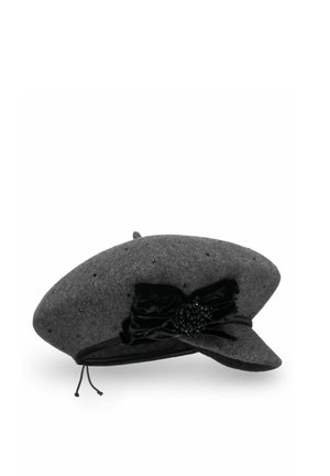 Béret en laine gris avec de petites perles noires, nœud en velours noir et groupe décoratif à l'avant, avec une petite visière et une sangle de menton réglable.