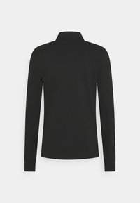 Musta pitkähihaisen polo-paita, jossa on klassinen kaulus. Paita on sileäpintainen ilman näkyviä kuvioita tai koristeita takana.