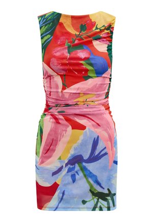 Robe moulante sans manches avec côtés froncés, présentant un imprimé floral vibrant en rouge, rose, bleu, vert et jaune sur une silhouette ajustée.