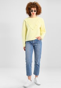 Urban Classics LADIES TERRY VOLANT CREW - Mikina - powderyellow