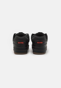 Globe FUSION - Skate shoes - black/red
