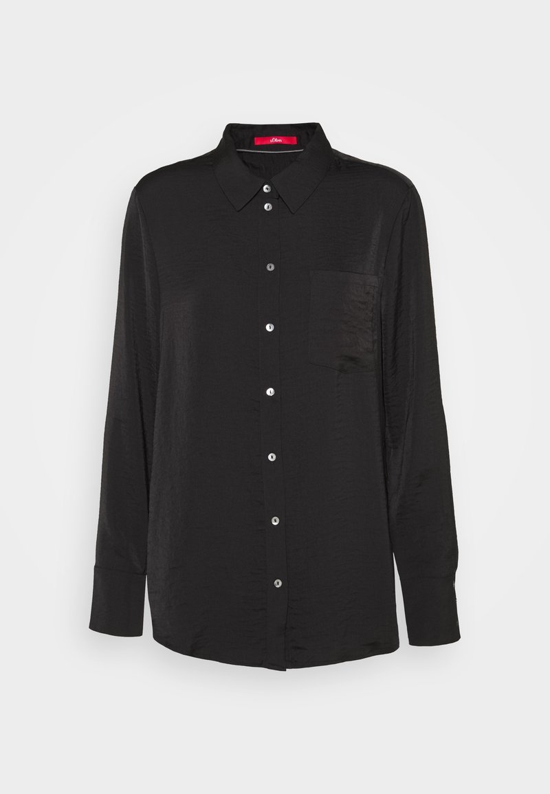 Chemise noire à manches longues boutonnée avec col et poche poitrine, en tissu légèrement texturé.
