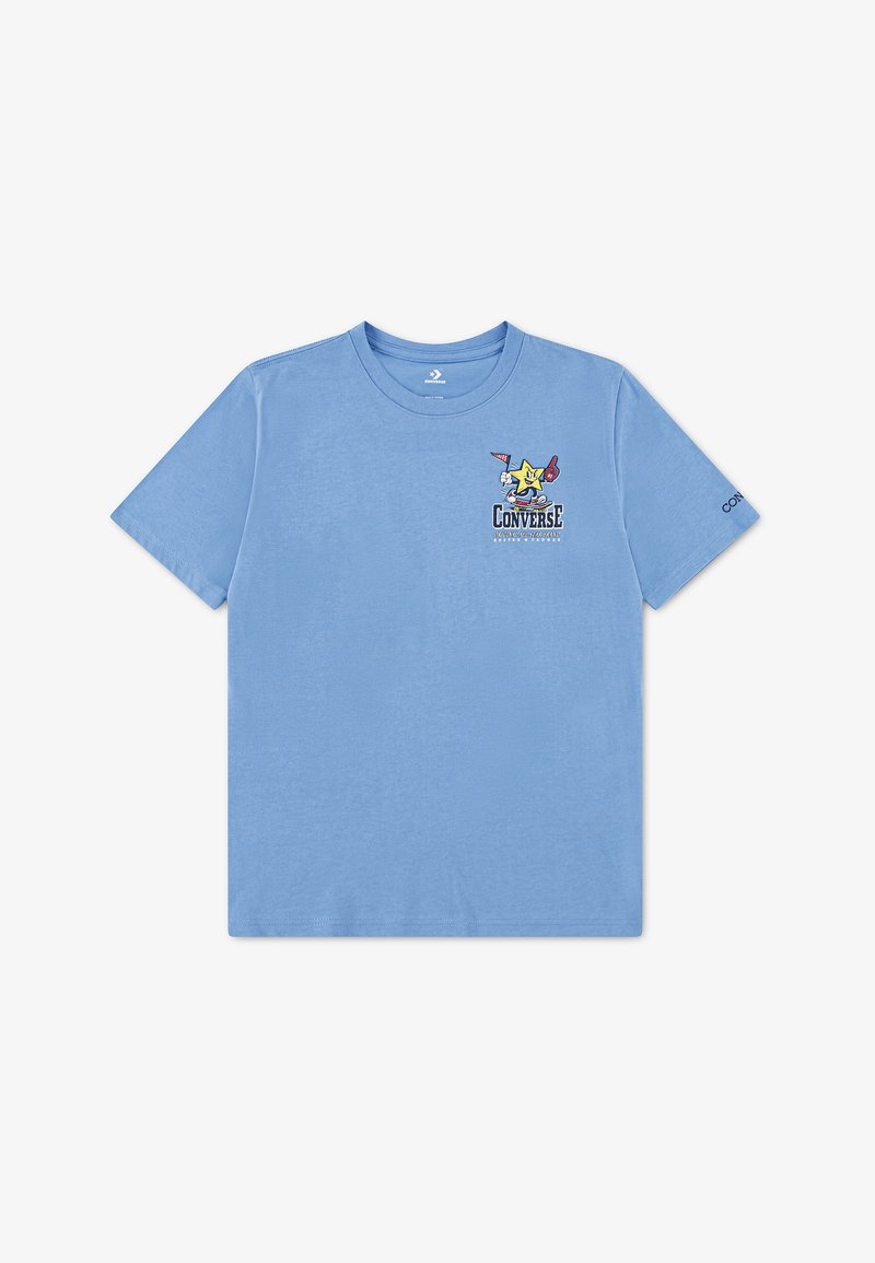 Ανοιχτό μπλε κοντομάνικο T-shirt με μικρό πολύχρωμο καρτούν αστέρι και κείμενο "Converse" στο αριστερό στήθος και "Converse" στο δεξί μανίκι.