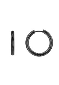 Orecchini a cerchio in metallo nero con un design liscio e arrotondato. Presentano una chiusura a cerniera per un facile utilizzo. Le finiture sono opache e lucide.