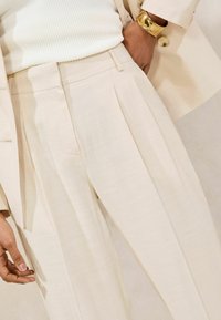 Lipsy REGULAR FIT WIDE LEG  - Kalhoty - neutral
