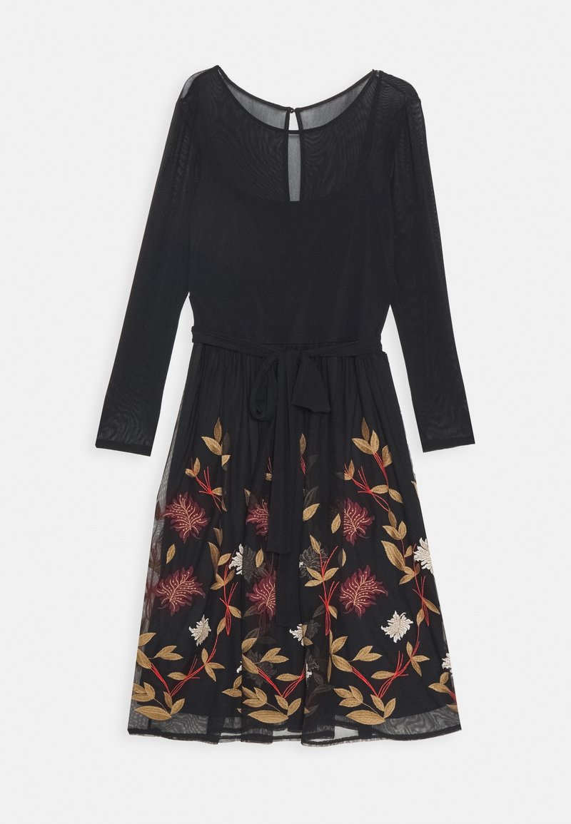 Robe noire à manches longues, en tissu transparent, col rond, et ornée de motifs floraux brodés en rouge, or et blanc au niveau de l'ourlet. Détail de taille nouée.