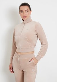 Guess MIT STRASS-LOGODREIECK - Užtrauktuku užsegamas treningas - puderrosa