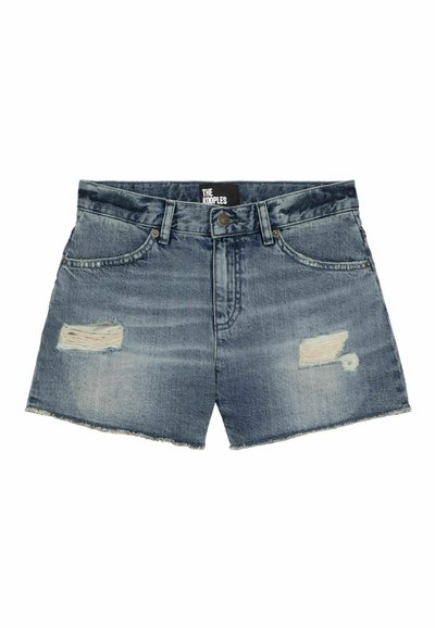 Shorts en denim bleu avec des ourlets effilochés, des patchs usés sur les deux jambes, une fermeture à bouton à l'avant, une fermeture éclair et des passants de ceinture.