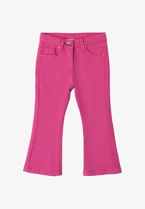 Pantalones de mezclilla rosa acampanados con cierre de botones, bolsillos frontales y trabillas para cinturón. Textura suave con color uniforme en toda la prenda.