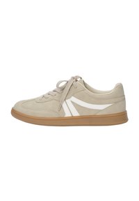 Sneaker in suede beige con dettagli bianchi, punta rotonda e suola in gomma beige. Presentano lacci piatti e una superficie testurizzata.