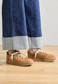 LOWMEL UNISEX - Joggesko - chestnut