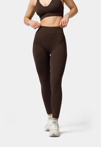 Unausgewählt, brown