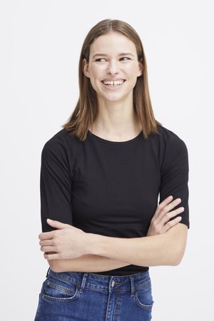 PAMILA - Lihtne T-särk - black