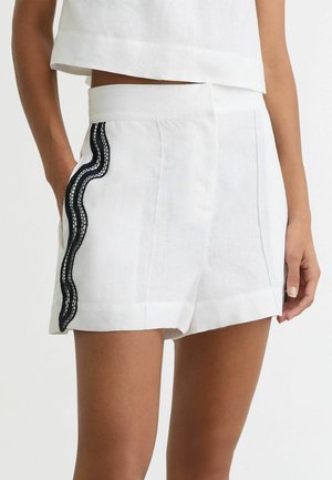 REGULAR FIT - FELICITY  - Šortky - ivory navy