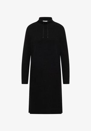 Vestido de punto negro de mangas largas con un cuello alto y cordones ajustables, corte recto y dobladillo a media altura con aberturas laterales.