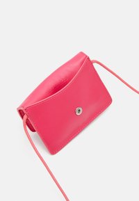 Marimekko UNIKKO BELT BAG UNISEX - Soma ar siksnu pāri ķermenim - pink