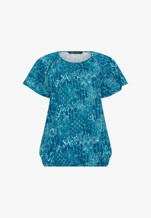 Blauwe korte mouw blouse met ronde hals en abstract dierenprintpatroon in verschillende tinten blauw.