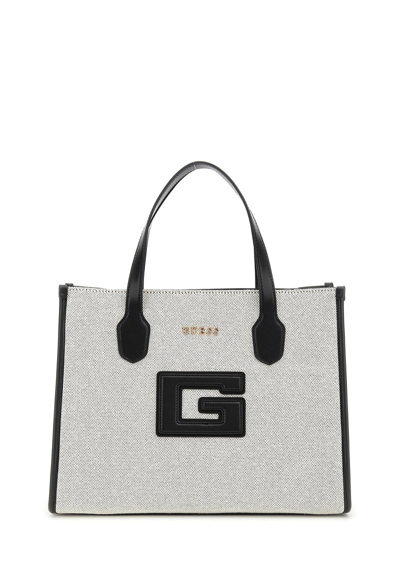 Biely textúrovaný kabelka s čiernymi akcentmi, obsahujúca dve rukoväte, výrazné čierne logo "G" a metalické zlaté značenie "GUESS".