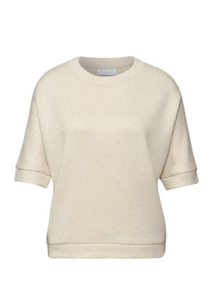 Kremowy sweter z krótkim rękawem wykonany z teksturowanej tkaniny o delikatnym połysku, z okrągłym dekoltem i podwiniętymi mankietami.