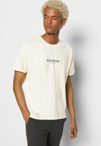 Kaotiko NEVERMIND UNISEX - T-shirt print - ivory