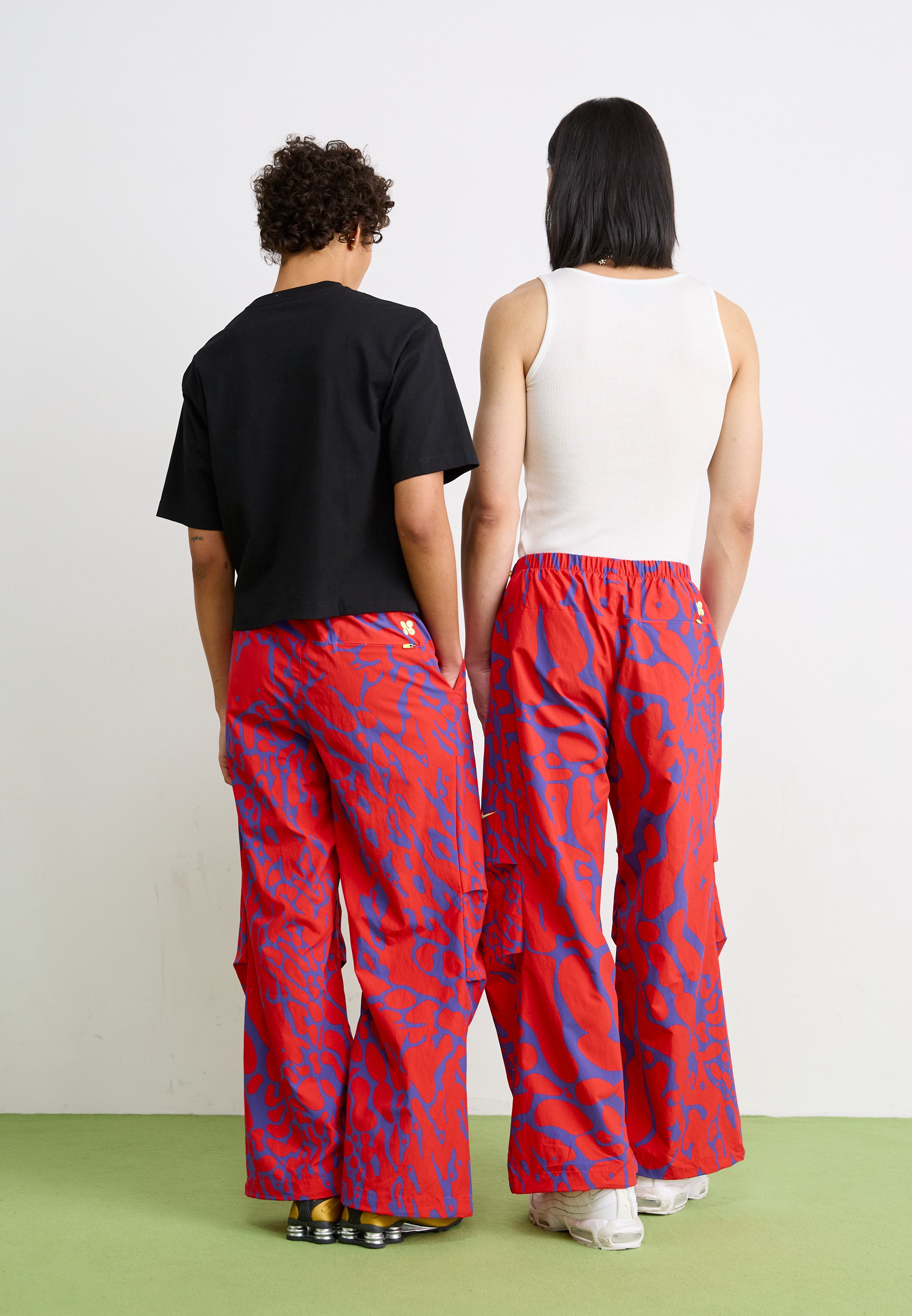 Nike Sportswear FROG PARACHUTE PANT UNISEX - Stoffhose - crimson