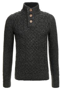 Pull en tricot gris foncé avec un motif texturé, un col haut et trois boutons marron au cou. Il possède des manches et un ourlet côtelés.