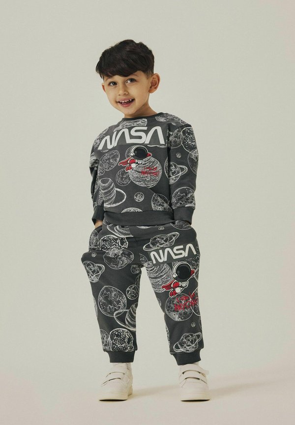 REGULAR FIT - Sweatshirt - lava smoke