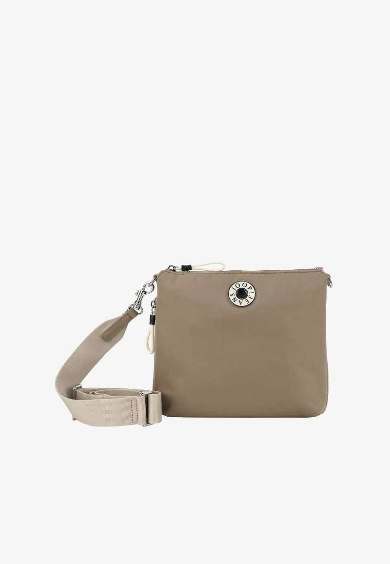 Bolso cruzado beige hecho de nylon texturizado, con un parche de logo circular, correa ajustable y compartimentos con cremallera.