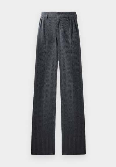 Pantaloni largi din țesătură gri închis, cu un model herringbone, talie elastică și textură netedă, concepuți pentru confort și versatilitate.
