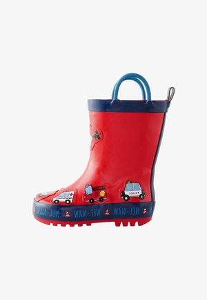 Botte de pluie en caoutchouc rouge avec des accents bleus et une semelle texturée. Conçue avec des véhicules d'urgence en cartoon et une bande rayée décorative.