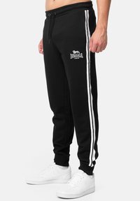 Lonsdale NORMALE PASSFORM FOINDLE - Träningsbyxor - black white