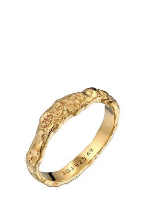 Goldstrukturierter Ring mit unregelmäßiger, organischer Oberfläche und eingraviertem Text innen mit der Aufschrift "JGJ 925 Ag".
