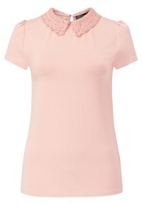 Ljusrosa kortärmad topp med ett krage av spets, med en knappstängning på baksidan och en figurnära silhuett. Mjuk bomullsmaterial.