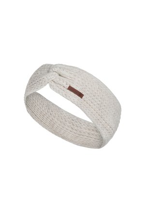 Gebreide stoffen hoofdband in off-white met een gedraaide voorkant, voorzien van een subtiele textuur en een klein bruin etiketdetail.