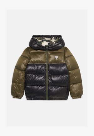 Kurtka puchowa w czarno-oliwkowym wzorze blokowym, błyszcząca faktura, odpinany kaptur oraz podszewka w nadruk w kamuflaż. Posiada zamek błyskawiczny z przodu.