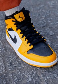 Jordan AIR JORDAN 1 MID - Sapatilhas de cano alto - taxi/black/white