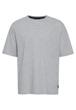 Lühikeste varrukatega, ümarate kaelustega t-särk helesinises toonis, mis on valmistatud pehmest, tekstuuriga kangast; omab sirget lõiget ja väikest logotagist hemme.